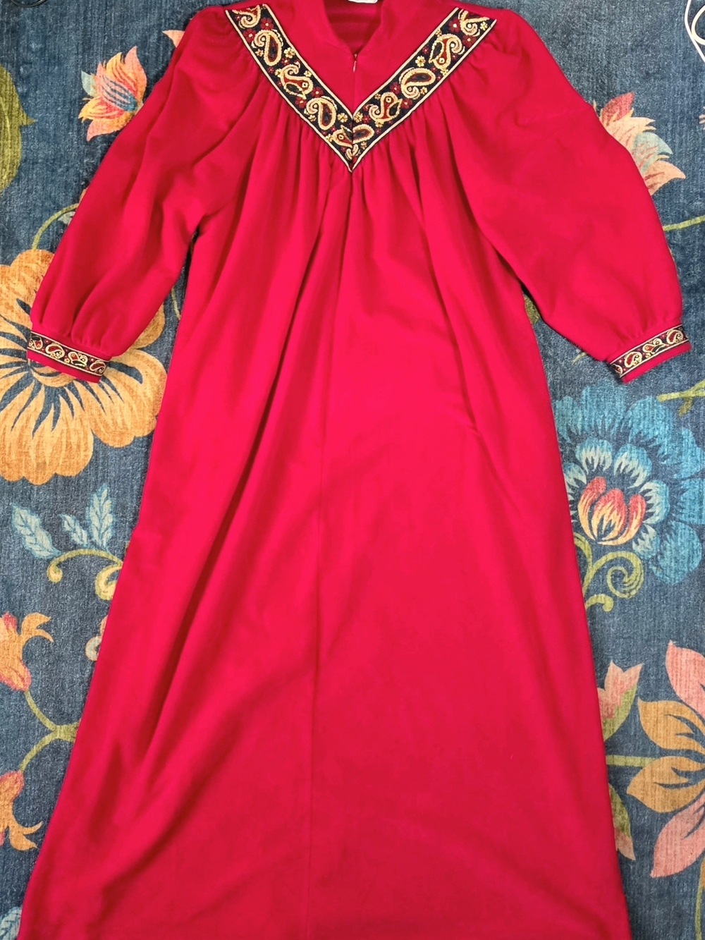 Vanity Fair Large Bright Red Dressing Robe